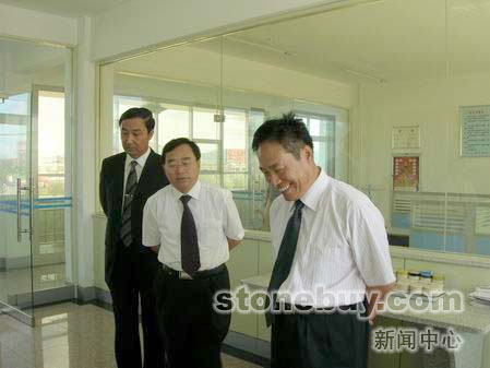 省局王殿華副局長到省石材檢測中心檢查指導工作
