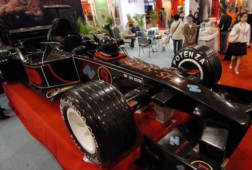 新奇的石頭F1“賽車”亮相石材展