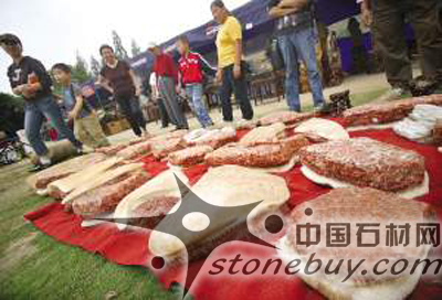 “奇石”亮相南京 逛石頭展以為逛到肉鋪