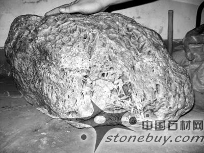 奇石布滿“經緯”線 