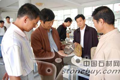 玉門奇石吸引眾多愛好者