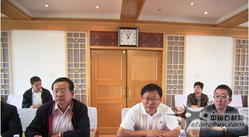 浙江石材投資團考察內蒙古和林格爾石材產業