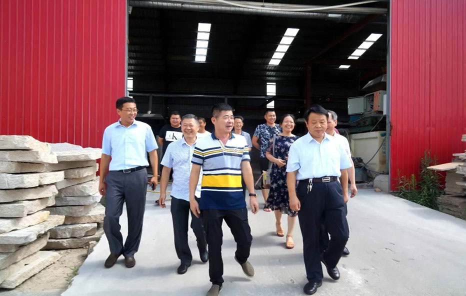福建省漳州市長泰縣考察團到白石鎮考察學習石材轉型升級工作