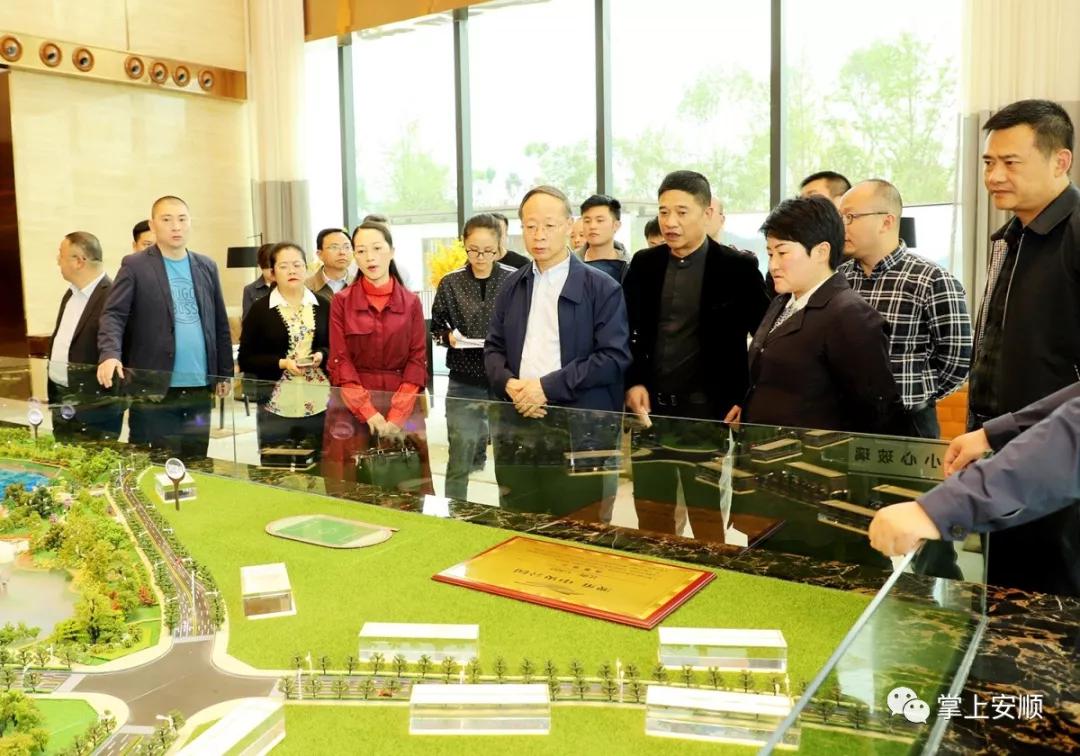 陳訓(xùn)華到安順經(jīng)開區(qū)調(diào)研督導(dǎo)重點(diǎn)項(xiàng)目和重大工程推進(jìn)情況
