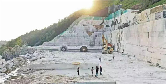 湖南永州藍山縣召開生態石材礦山建設推進會