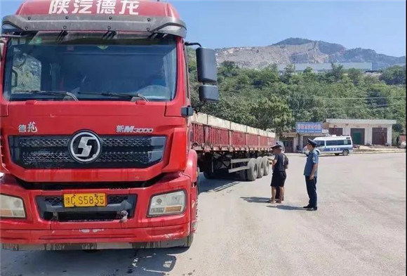 河南一石材產區開展石材運輸專項整治！堅決杜絕超載超限車輛上路！