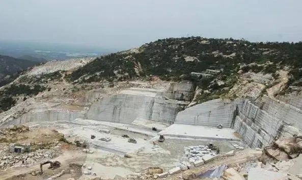 浙江桐廬：6月底自然石堆場打破石出清，加速推進石材行業整治